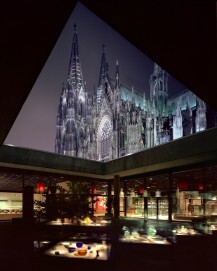 Römisch-Germanisches Museum der Stadt Köln, römisches Glas vor dem Kölner Dom