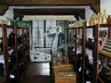Essenzkammer im Duftmuseum