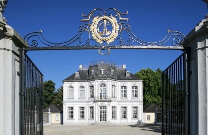 Schloss Falkenlust in Brühl, Ostseite