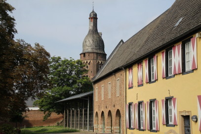 Rückansicht des Kreismuseums mit Neubau und Juddeturm