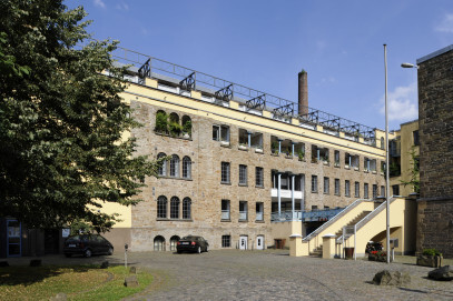 Das Zwirnereigebäude ist Teil der denkmalgeschützten Baumwollspinnerei Ermen & Engels, die 1837 von Friedrich Engels sen. gegründet wurde. Heute ist hier das LVR-Industriemuseum Engelskirchen zu finden.