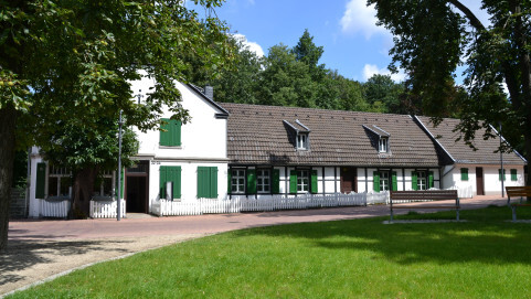 Außenansicht des ehemaligen Direktorenhauses der St. Antony-Hütte, das heute die Dauerausstellung über die "Wiege der Ruhrindustrie" beherbergt.