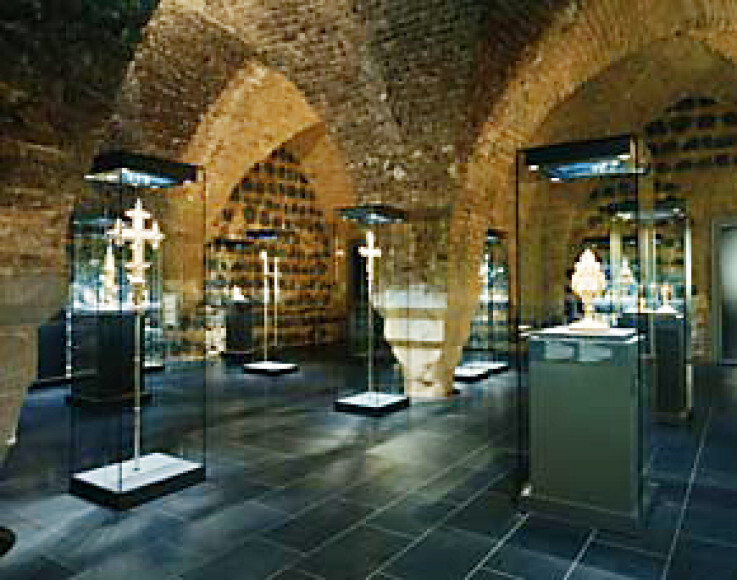 rheinische-museen-museum-domschatzkammer-k-ln
